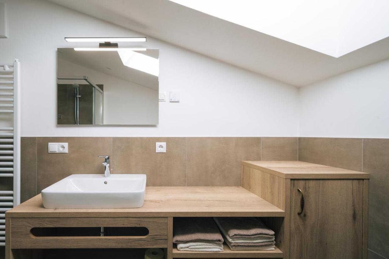 Balbeinhof Apt Hirsch Luson Luaran gambar